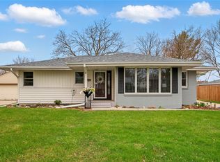 8824 Primrose Ln, Clive, IA 50325