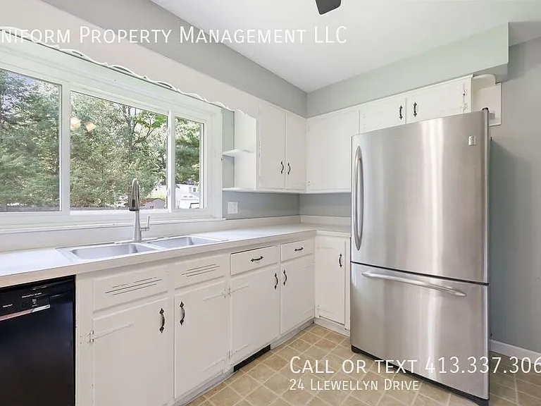 24 Llewellyn Dr — Photo 13