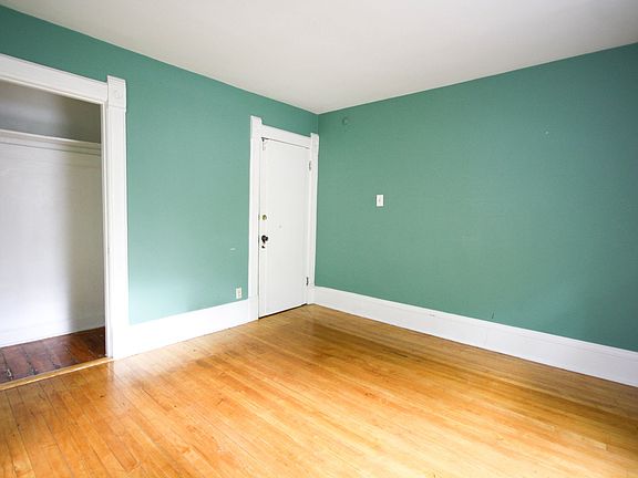 3rd image of 1023 University Ave SE #1