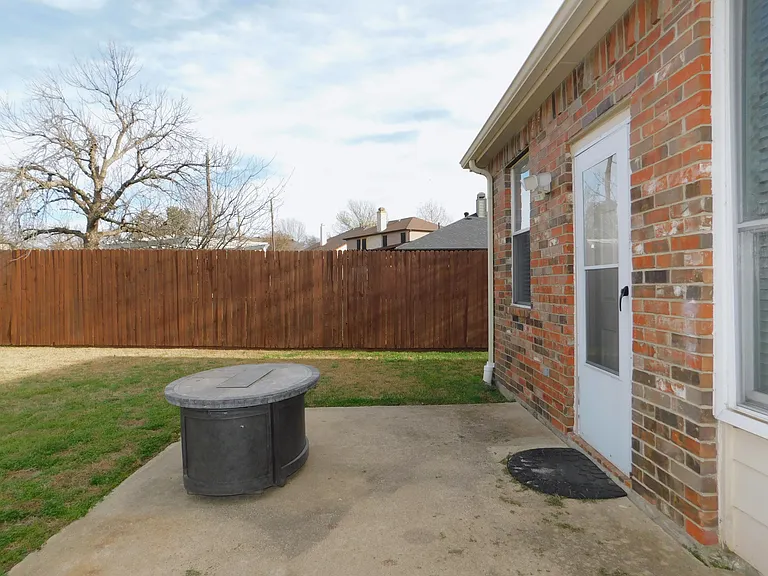 2701 Clark Dr — Photo 33