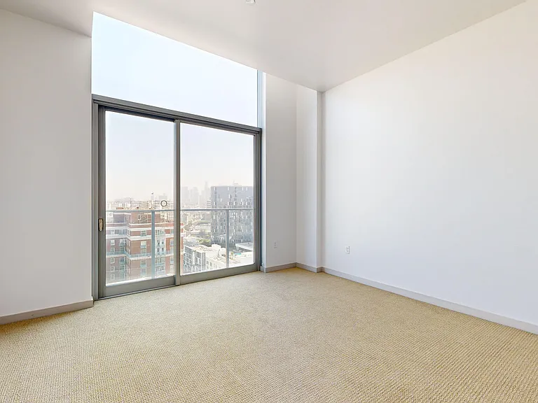 3033 Wilshire — Photo 83