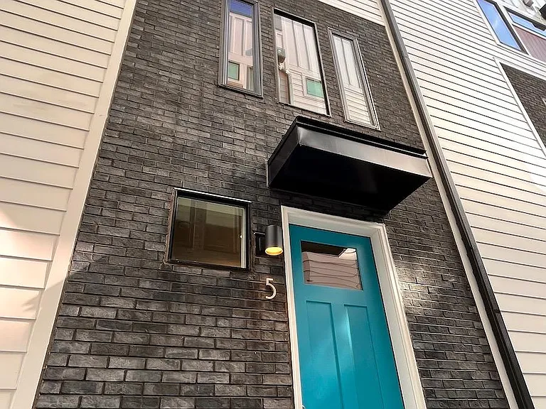 1930 Hooker St #5 — Photo 3