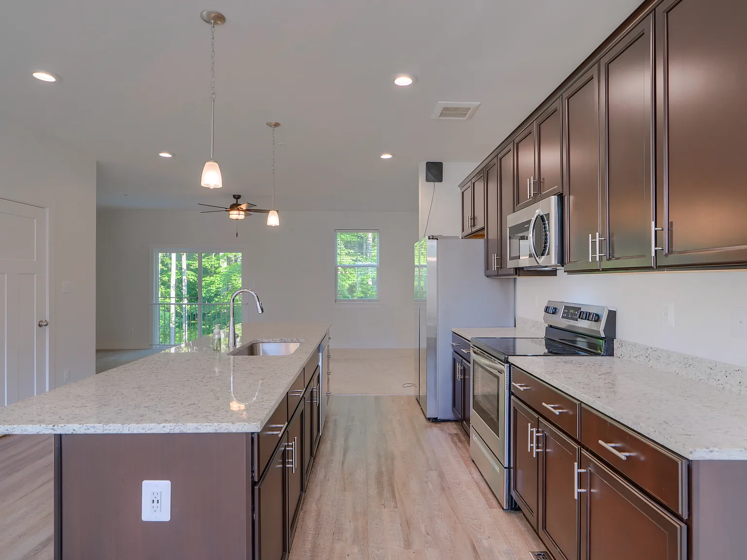 3 bed, 2519 sqft, $2,850 — Photo 4