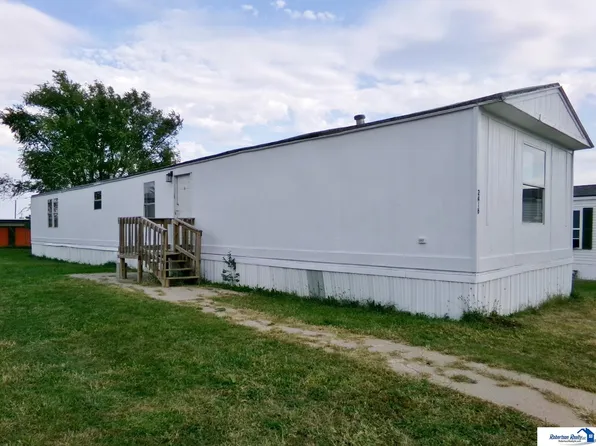 2416 Arapahoe Trl, Beatrice, NE 68310