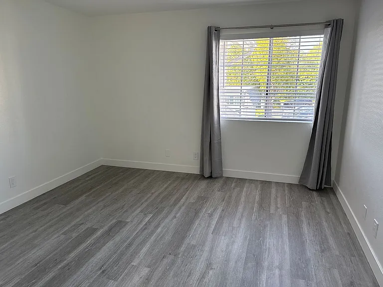 Reed and Brooke Apartments — Photo 29