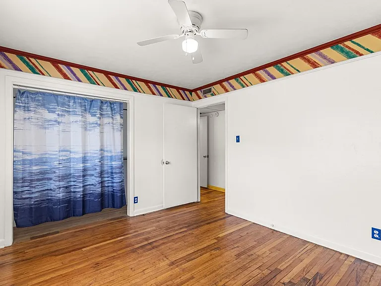 704 S Avenue C — Photo 21
