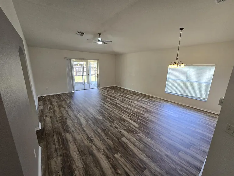 24505 Landing Dr — Photo 6