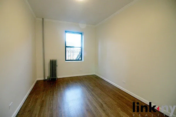 Rented by Link NY Realty | media 33