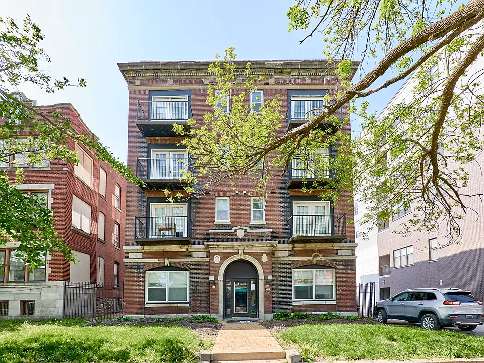 5500 Pershing Ave #11