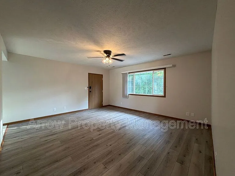 535 S Oak St #1 — Photo 2