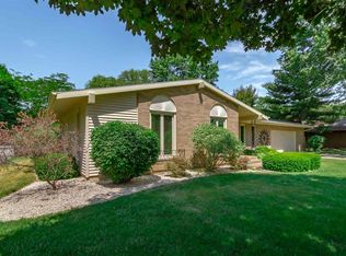 53625 Woodside Dr, Bristol, IN 46507