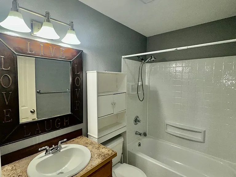 10840 Delta Cir — Photo 12