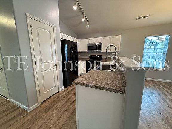 2nd image of 3119 Bushfield Dr