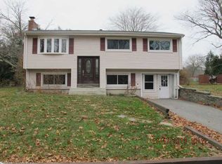 33 Mary St, Waterford, CT 06385