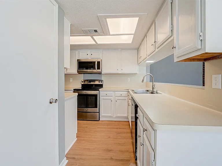 11602 Lennington Ln — Photo 9