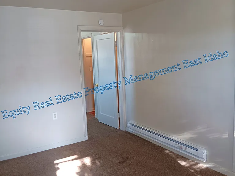 1698 N Garfield Ave — Photo 2