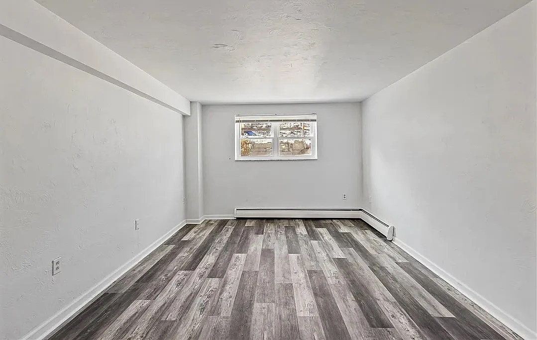 Building Photo - 440 Center Ave #2C
