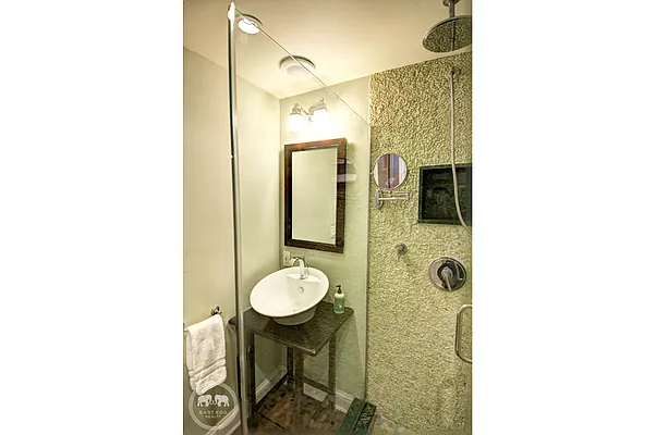 Sold by East Egg Realty | media 7