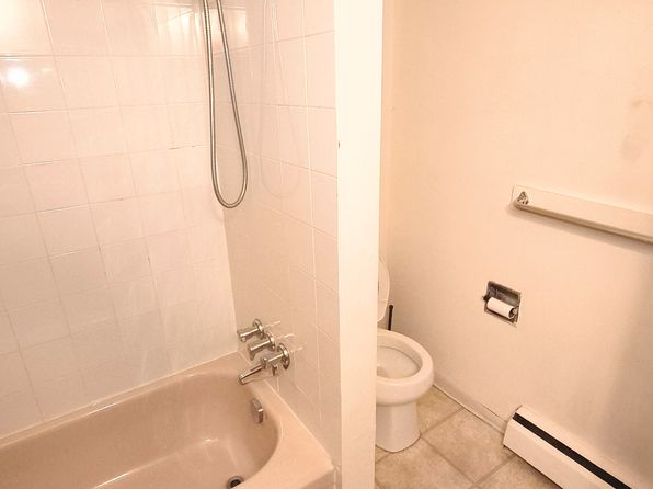 1 bedroom rental in Surrey — photo 14