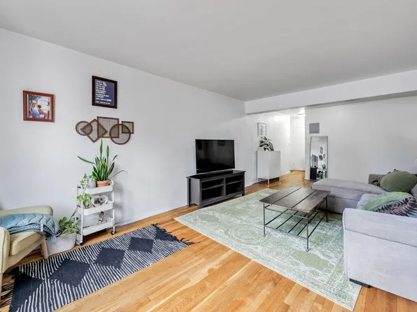 2420 Morris Avenue image 2 of 5