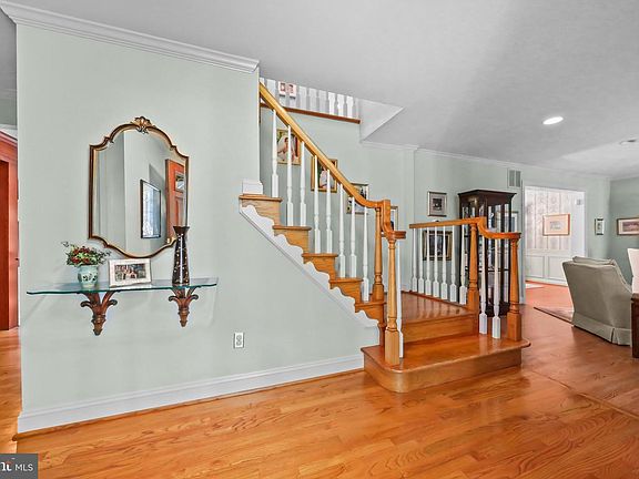 4th image of 13 Highwood Ct