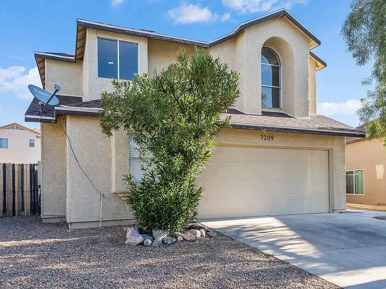 7209 S Avenida Del Nopal — Photo 3