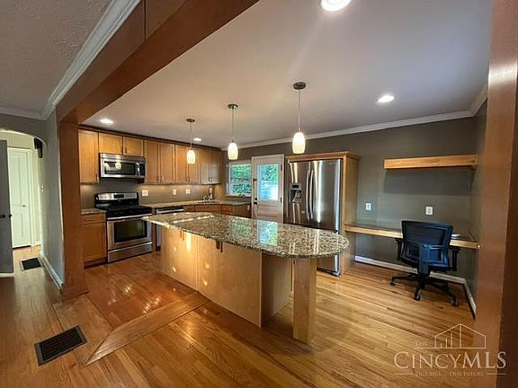 5th image of 6825 Esther Ln
