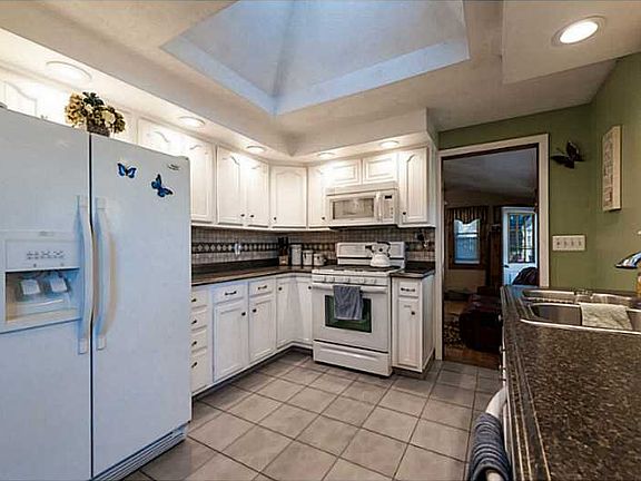 2nd image of 8 Redwood Dr
