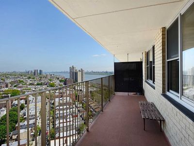 6040 Blvd E APT 26A, West New York, NJ, 07093