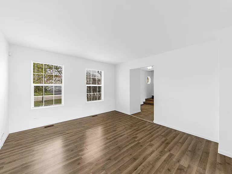 2403 Miriam Ave — Photo 8