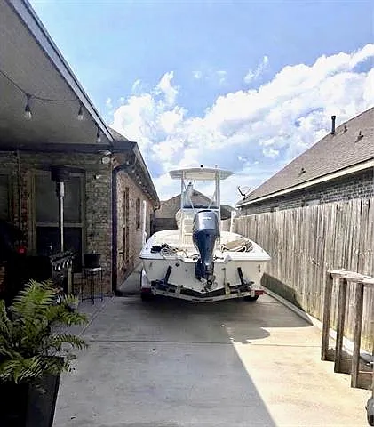 4 bed, 2.0 bath, 2091 sqft, $2,700 — Photo 4
