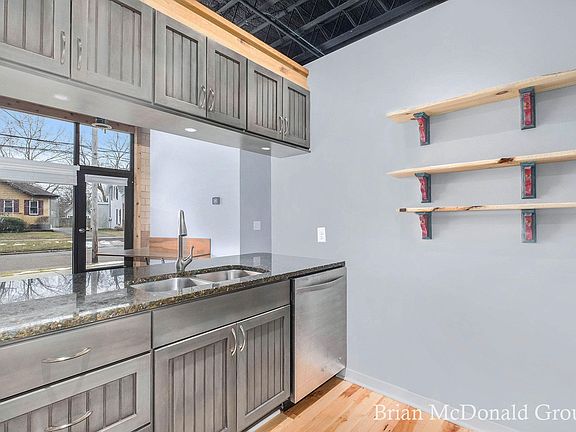 3rd image of 525 Superior St #100