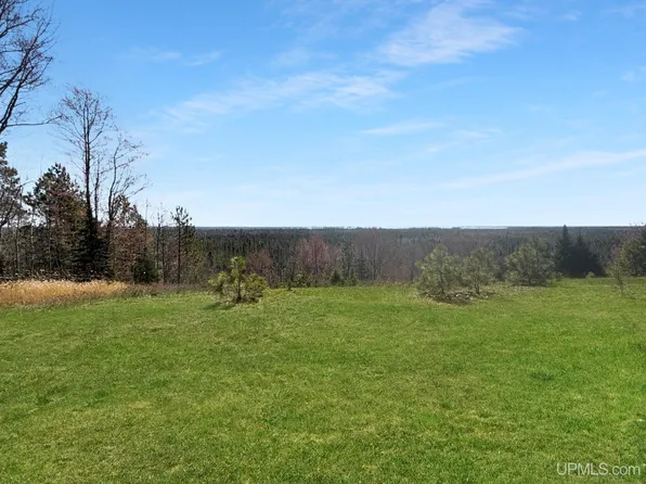 Breezy R22 Ln, Rapid River, MI 49878