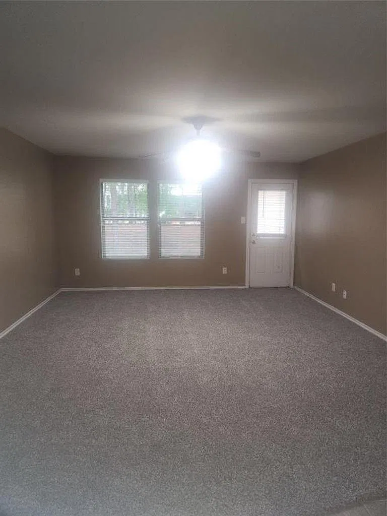 3 bed, 2.0 bath, 1368 sqft, $1,700 — Photo 4