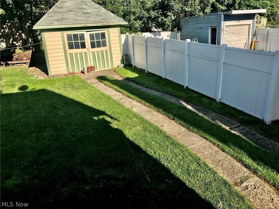 2nd image of 2021 W 91st St