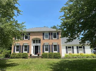 2095 Sand Run Knolls Dr, Akron, OH