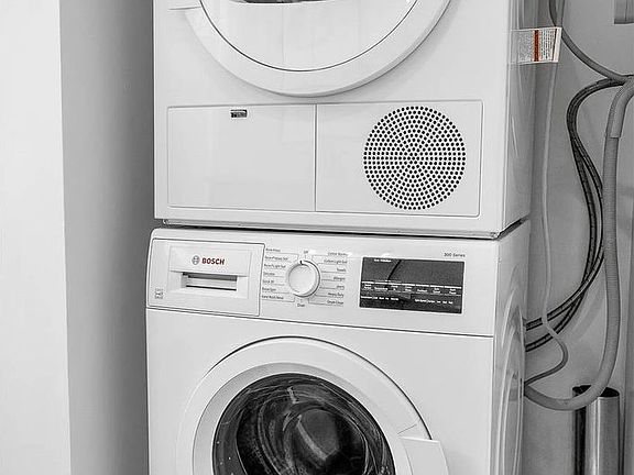5th image of 1226 N Laurel Ave APT 202
