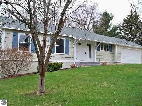 2nd image of 422 Fairlane Dr