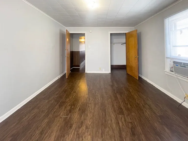 824 W University Ave — Photo 11