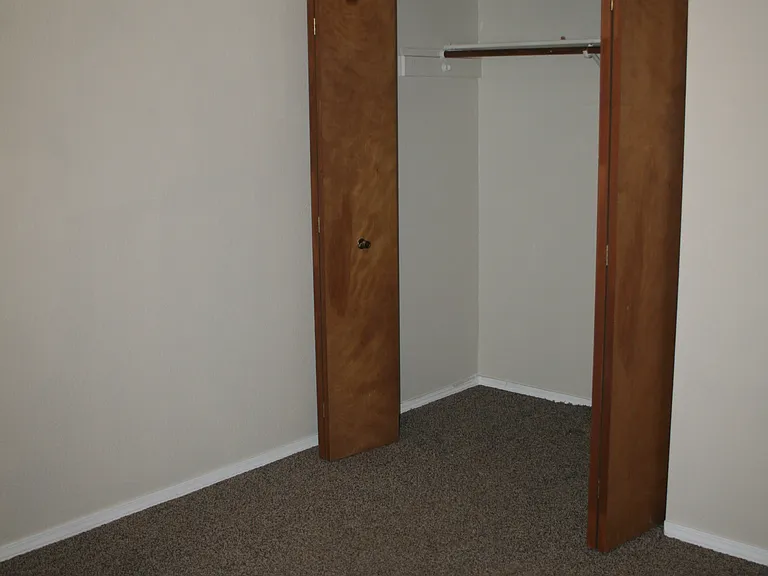 863 E Carter St — Photo 13