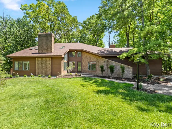 1860 Beard Dr SE, Grand Rapids, MI 49546
