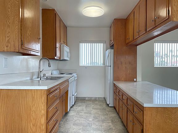 5th image of 134 7th St APT 8