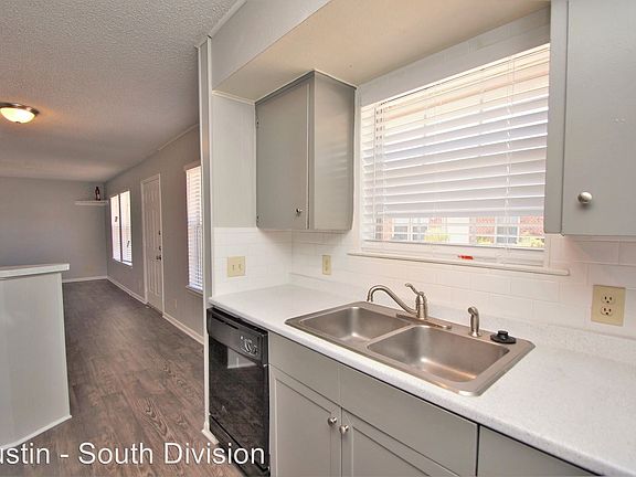 2nd image of 2410 Ventura Dr #1