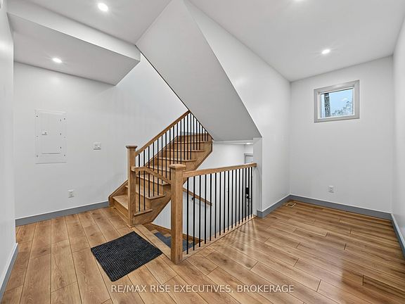 4th image of 675 Collins Bay Rd