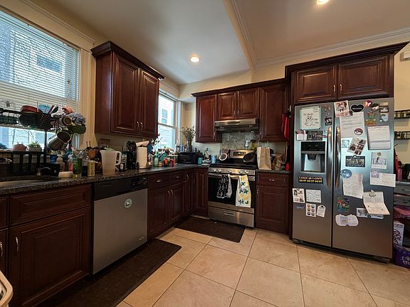 2nd image of 27 Essex St #1
