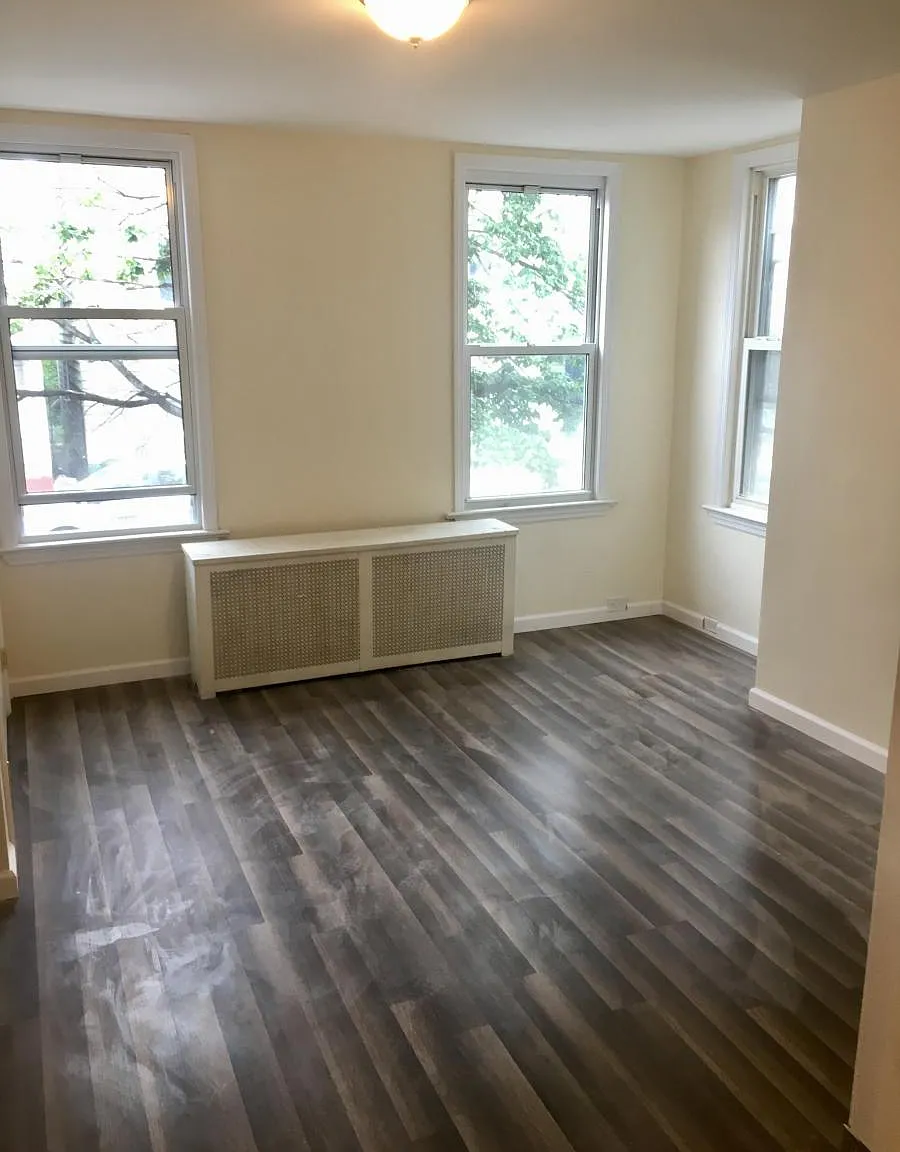 3 bed, 1100 sqft, $2,300 — Photo 2