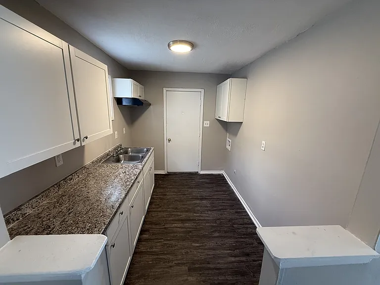 2086 Hubert Ave #5 — Photo 5
