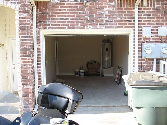 4th image of 609-611 E McGee St