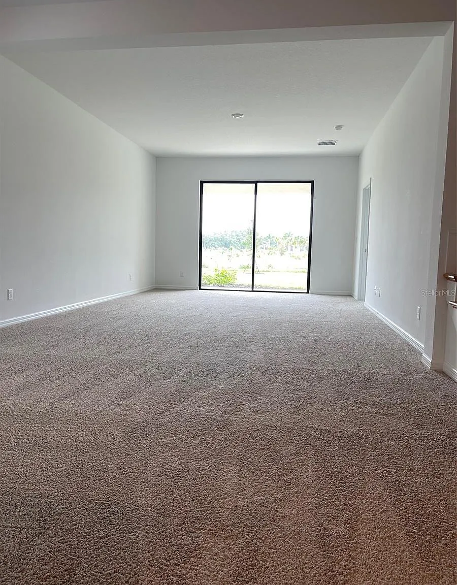 4 bed, 2881 sqft, $3,498 — Photo 3