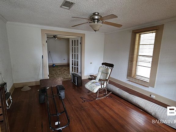 3rd image of 307 Scott St